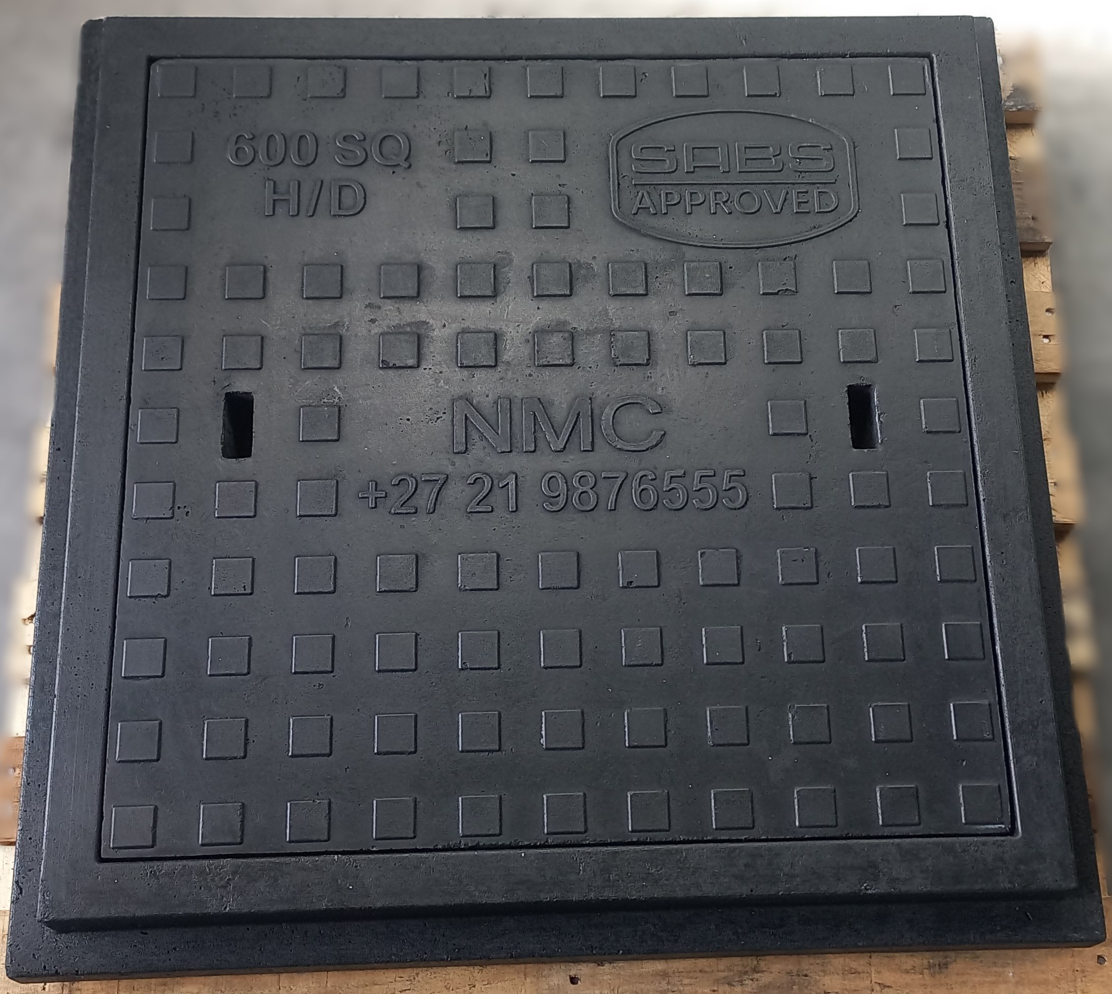 600 SQ Heavy Duty Manhole Cover and Frame - Image 3